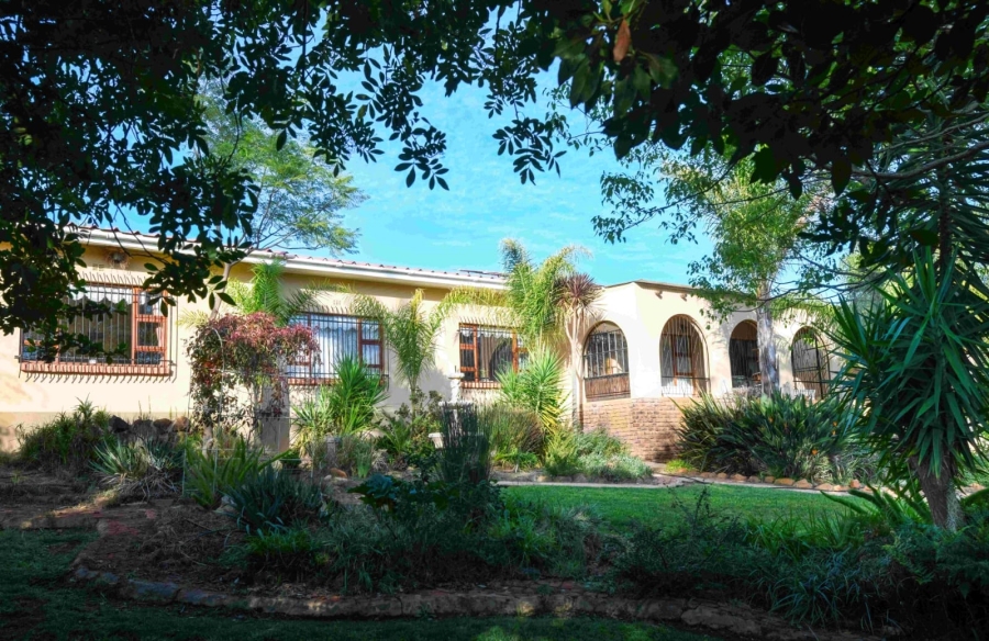 5 Bedroom Property for Sale in Uniondale Western Cape